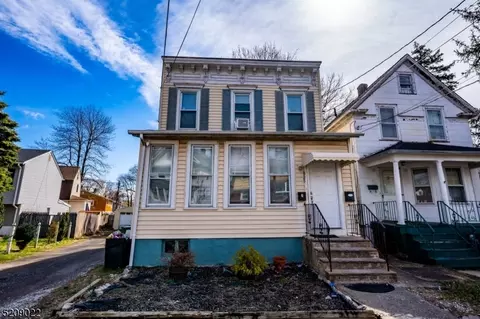 825 Amsterdam Ave, Roselle, NJ 07203