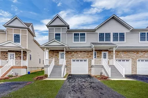 104 Valerie Dr, Manville, NJ 08835