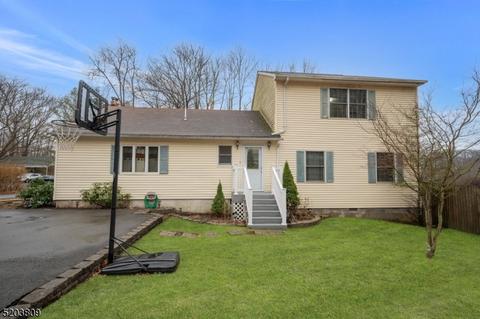 15 Saint Pauls Rd, Mount Olive, NJ 07828