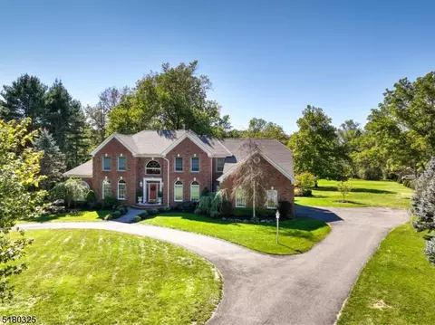 35 Spruce St, Bernards, NJ 07920