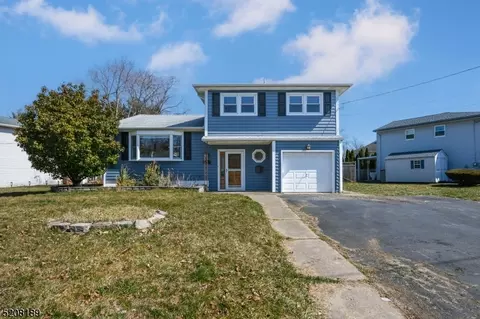 7 Shearn Dr, Middlesex, NJ 08846