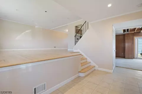 7 Shearn Dr, Middlesex, NJ 08846 photo 5