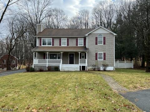 16 Oak Ln, Randolph, NJ 07869