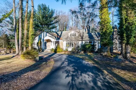 16 Southfield Rd, Edison, NJ 08820