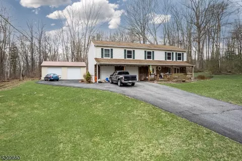 6 Lake Just It Rd, Liberty, NJ 07838