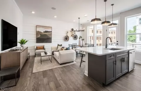 10 Sadie Cir UNIT 10202, Union, NJ 07083