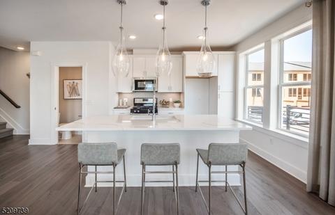 10 Sadie Cir UNIT 10204, Union, NJ 07083