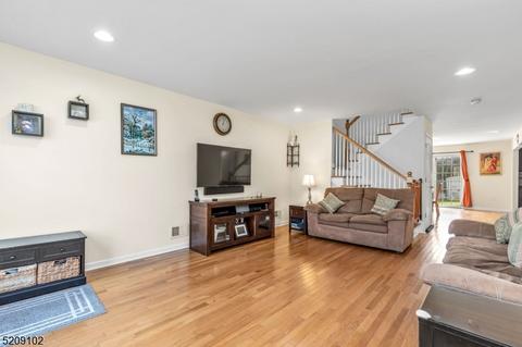 608 Drake Ave, Middlesex, NJ 08846 photo 2