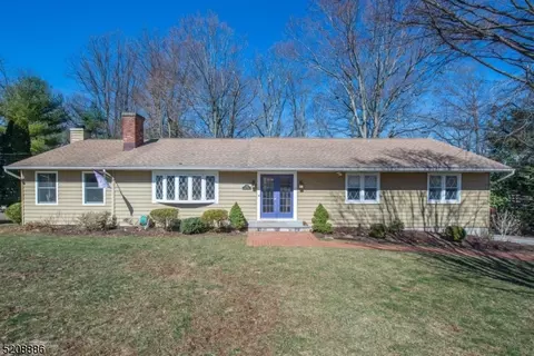 21 Sunset Dr, Randolph, NJ 07869