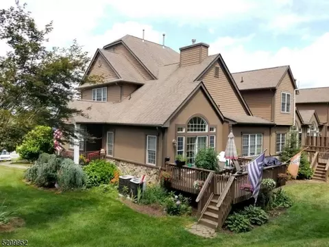 18 Havenhill Rd, Hamburg, NJ 07419