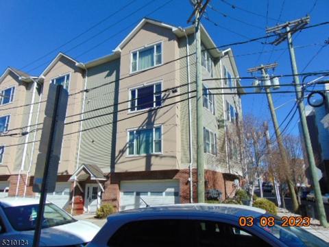 560 52nd St #201, West New York, NJ 07093