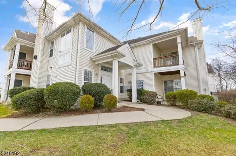 806 Honeybrook Cir #806, Stewartsville, NJ 08886