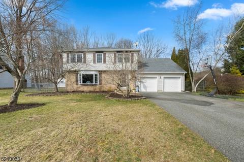 26 Parkway Dr, Hackettstown, NJ 07840