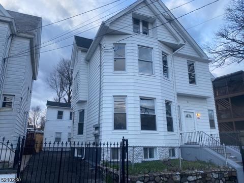 682 E 18th St, Paterson, NJ 07501
