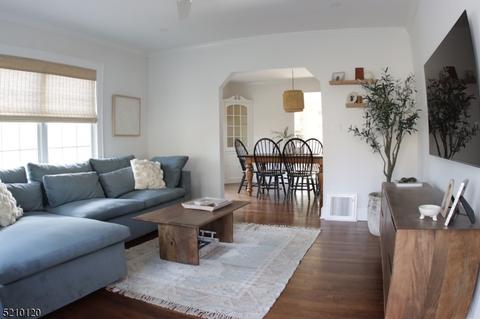 10 Western Blvd, Gillette, NJ 07933