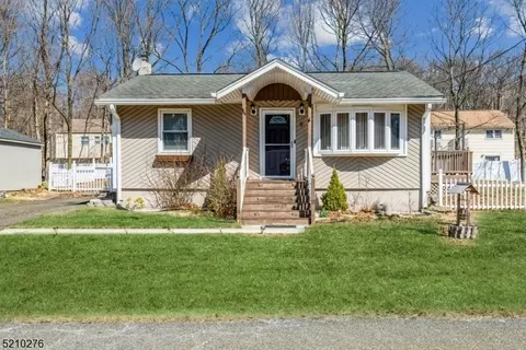 5 Keith Rd, Hopatcong, NJ 07843