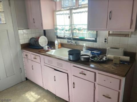 16 Davis Ave, Hackensack, NJ 07601 photo 3