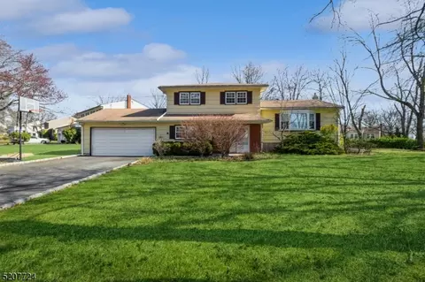 2 Sherwood Rd, Edison, NJ 08820