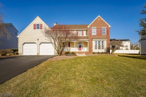 104 Crenshaw Dr, Mount Olive, NJ 07836