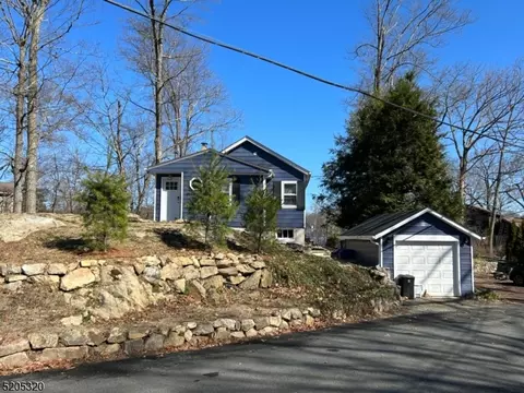 44 Strawberry Point Dr, Byram Township, NJ 07821