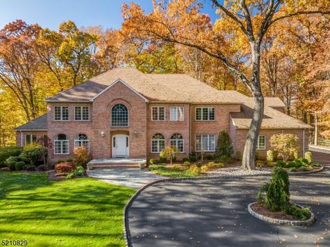 4 Trails End Ct, Warren, NJ 07059