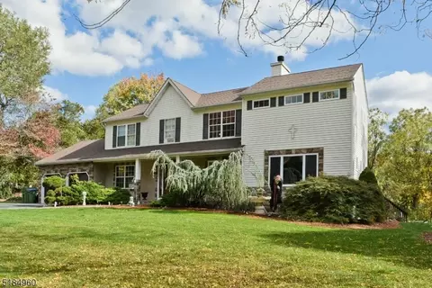 13 Pembrook Ct, Liberty, NJ 07838