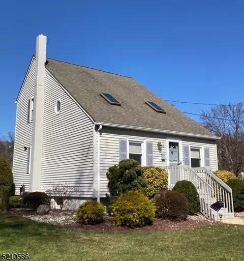 18 Park Ave, Green Brook, NJ 08812