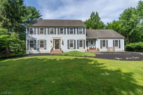 33 Willow Brook Ln, Clinton Twp., NJ 08801