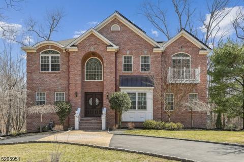 92 W Mcclellan Ave, Livingston, NJ 07039