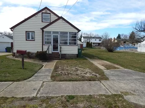 21 Canal St, Sayreville, NJ 08872