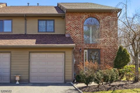 85 Castle Ridge Dr, East Hanover, NJ 07936