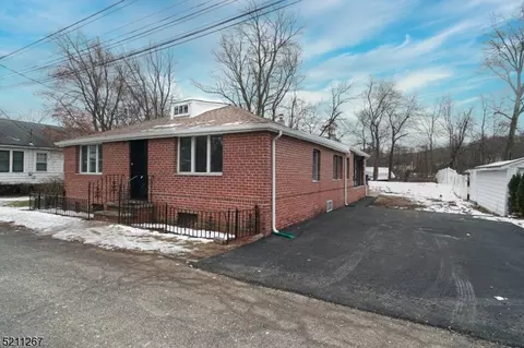 27 Diamond Dr, Jefferson, NJ 07849