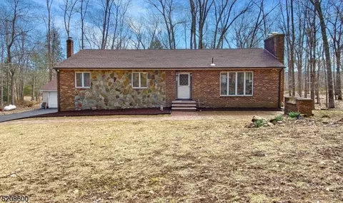 909 Fairview Lake Rd, Newton, NJ 07860