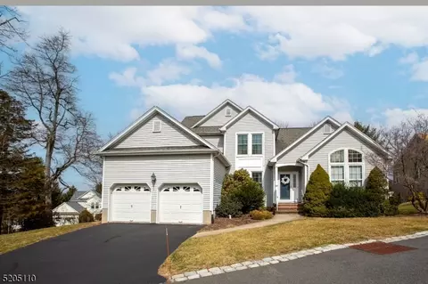 60 Canada Goose Dr, Hackettstown, NJ 07840