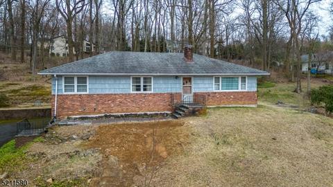 381 Meyersville Rd, Gillette, NJ 07933