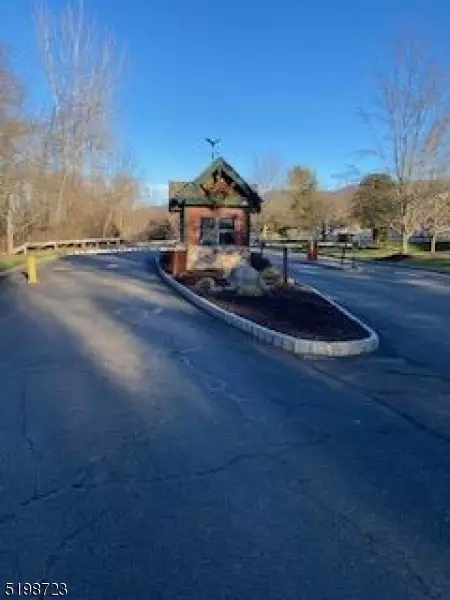 1 Maple Cres #11, Vernon, NJ 07462