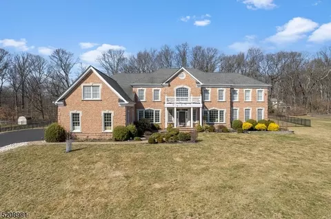 39 Balmoral Dr, Alexandria, NJ 08867