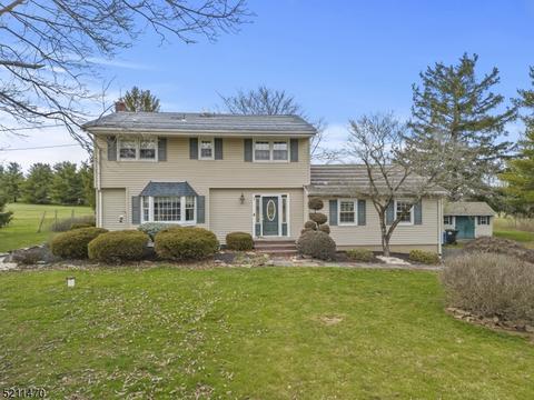 15 Winding Way, Hillsborough, NJ 08844