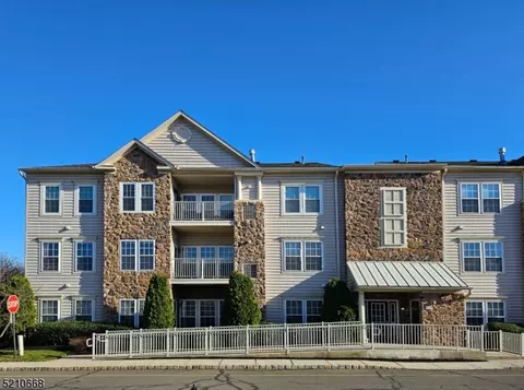 4 Waterman Ln #405, Hillsborough, NJ 08844