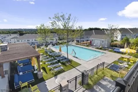 87 Aspen Dr, Cedar Grove, NJ 07009