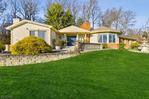 112 View Ln, Glen Gardner, NJ 08826