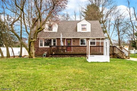 25 Lake Ave, East Franklin, NJ 08873