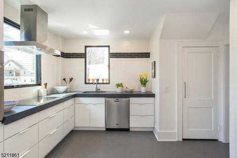 49 Cedar Ave, Montclair, NJ 07042 photo 13