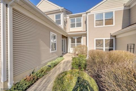 13 Hornbeam Way, Hamburg, NJ 07419