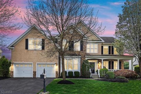 31 Crestview Dr, Clinton, NJ 08809
