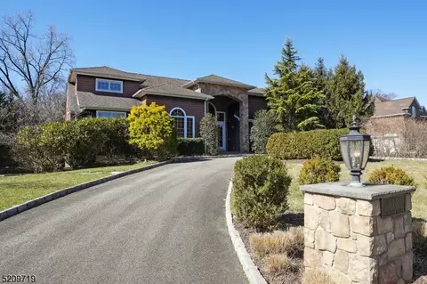10 Harvard Pl, Livingston, NJ 07039