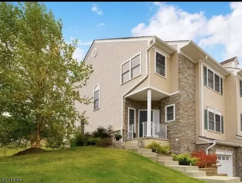 8 Tutbury Ct, Budd Lake, NJ 07828