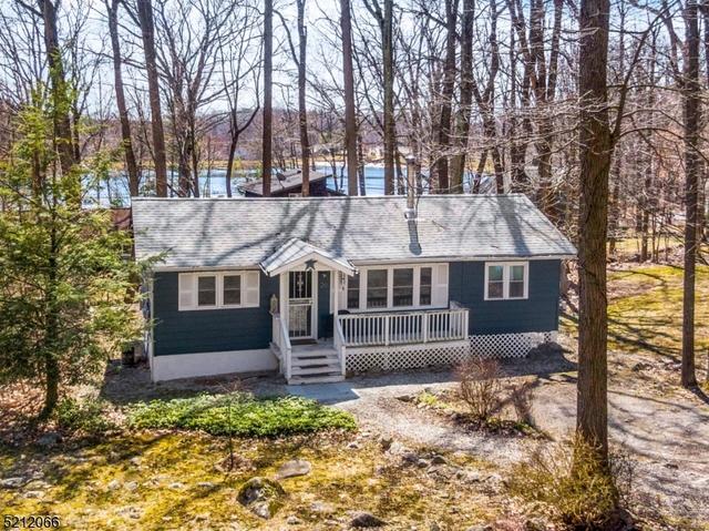 26 Cohocton Rd, Highland Lakes, NJ 07422