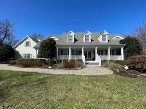 6 Acorn Ln, Lebanon, NJ 08833