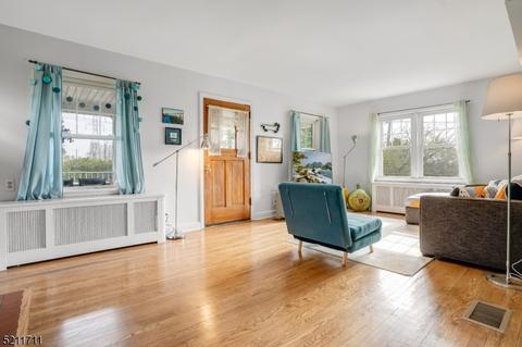 687 Centre St, Nutley, NJ 07110 photo 3